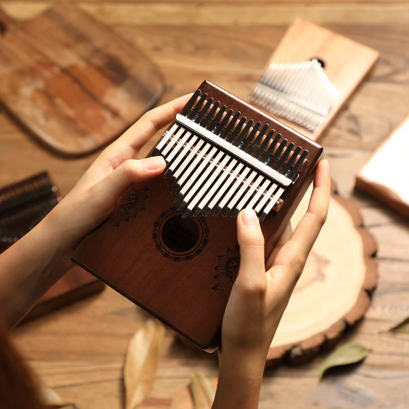 TUTTI Lotus Palm Rest Hollow Mahogany Brown 17 Keys Kalimba - Image 4